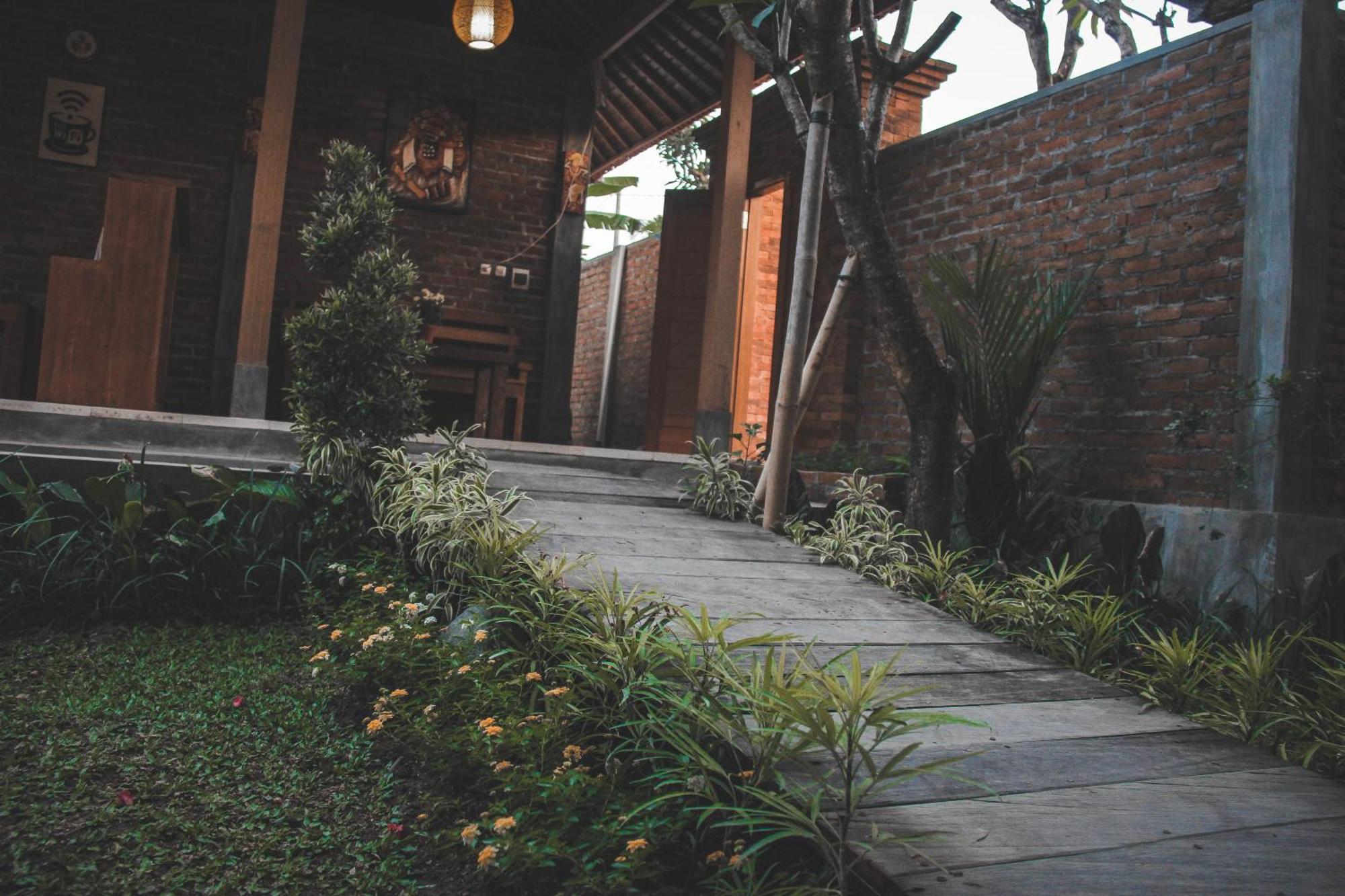 The Govardhan Homestay Canggu Esterno foto